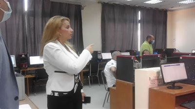 وكيل كلية الآداب تتفقد معامل التنسيق بعين شمس