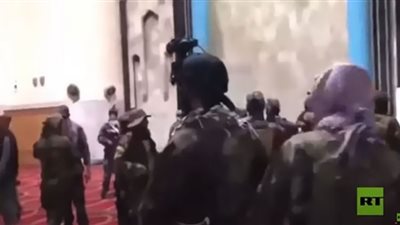 (فيديو) مسلحو طالبان يظهرون بملابس القوات الأمريكية