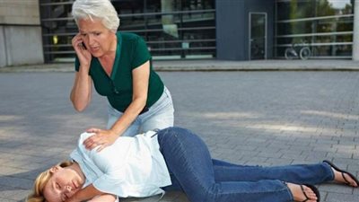 خطرها يصل للوفاة| أطباء يحذرون من عادة شائعة نفعلها يوميا