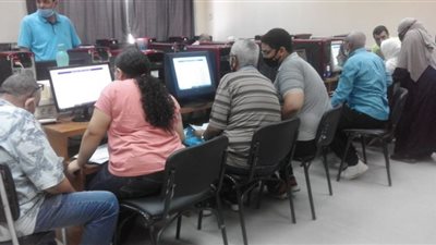 توافد طلاب الثانوية على معامل التنسيق بعين شمس لتسجيل رغباتهم