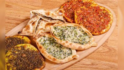 زي المطاعم.. طريقة عمل المناقيش اللذيذة في وقت قياسي