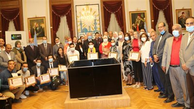 صور.. محافظ القاهرة يُكرم أوائل الثانوية العامة على مستوى الجمهورية من أبناء العاصمة