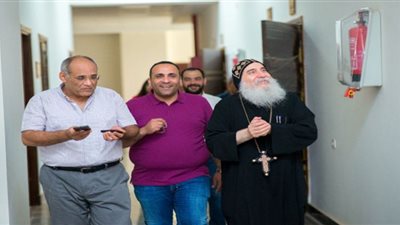 الأنبا غبريال يزور مجمع المعاهد الطبية بصحبة عضو مجلس الشيوخ (صور)
