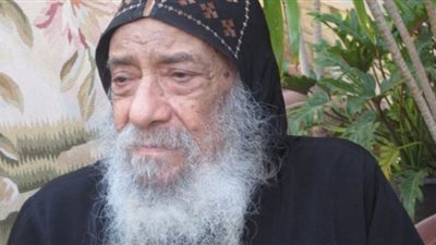 كهنة مطروح يغادرون للعزاء فى البابا