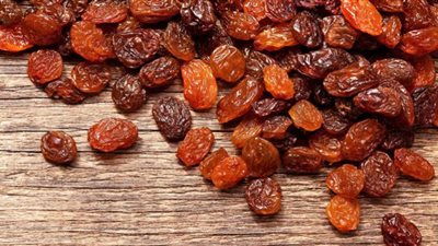 تناول 21 حبة زبيب يوميًا لهذا السبب