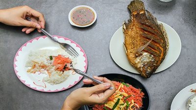 تسبب أمراض خطيرة| أطعمة ممنوع أكلها مع السمك