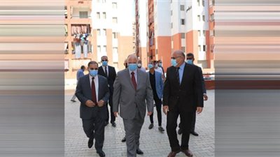 محافظ القاهرة: إجراء الفحوصات والكشوفات بالمجان بالقافلة الطبية بالأسمرات