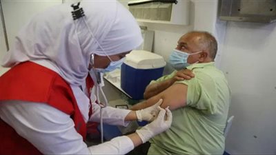 أستاذ مناعة: نحتاج لتطعيم نصف مليون جرعة يوميًا لمواجهة الموجة الرابعة من كورونا