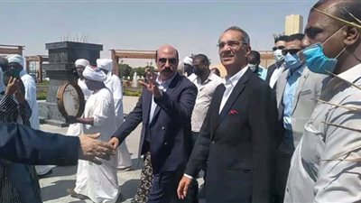 صور.. وزير الاتصالات يصل أسوان لتفقد عدد من المشروعات