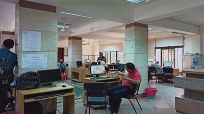 طلاب الثانوية يشتكون من انقطاع الإنترنت بمعامل تنسيق جامعة القاهرة