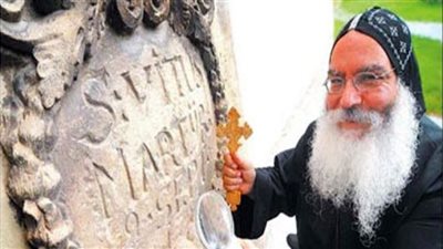 أسقف الكنائس القبطية بألمانيا يشارك فى جنازة البابا