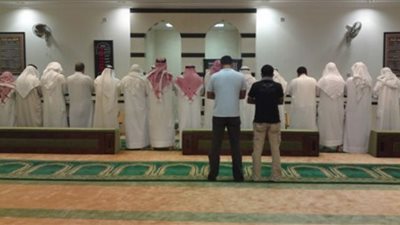 كيف يقضي المسبوق الصلاة؟