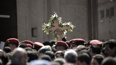 شاشات عملاقة بكنائس المنيا لمتابعة جنازة البابا