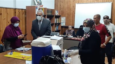وكيل تعليم دمياط يتابع تلقي العاملين بالديوان لقاح كورونا