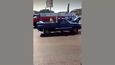 على طريقة لعبة GTA.. ضبط سائق نقل يقود عكس على الطريق الدائري