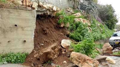 مصرع طفل انهار عليه جدار منزل بسوهاج