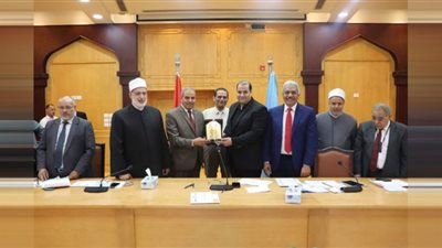 مجلس جامعة الأزهر يُكرم عضو هيئة تدريس لنشره أبحاثًا علمية متميزة دوليًّا