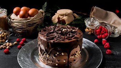 بمكونات بسيطة.. طريقة عمل كيكة الشوكولاتة اللذيذة