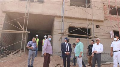 محافظ جنوب سيناء يتابع العمل بمبنى مجلس المدينة الجديد بشرم الشيخ