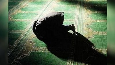 حكم كشف الجبهة عند السجود في الصلاة؟