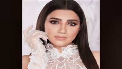 بالريش وقماش كريشة.. مي عمر تتصدر غلاف مجلة Soul Arabia