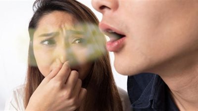 أسباب رائحة الفم الكريهة وعلاجها