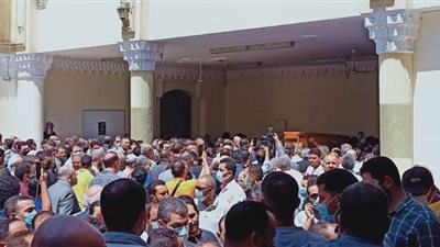 (صور) تشييع جثمان الإعلامي حمدي الكنيسي من مسجد الحصري
