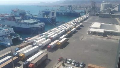 تداول 5400 طن بضائع و314 شاحنة بموانئ البحر الأحمر