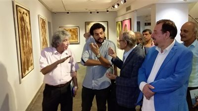 عز الدين نجيب يفتتح معرض فرسان الشباب العربي بمشاركة 18 فنانا