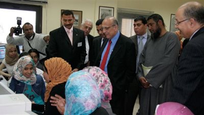 وزير الاتصالات يفتتح مشروع بوابة المحمول بالأقصر