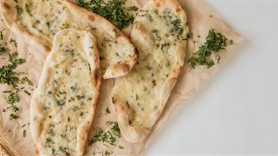 في وقت قياسي.. تعرفي على طريقة عمل المناقيش بالجبن اللذيذة