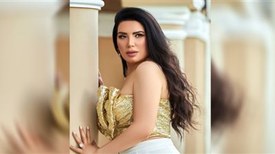 مش بالسن.. عبير صبري تفاجئ جمهورها بإطلالة مثيرة في الساحل (صور)