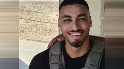 تيجى تصيده يصيدك.. متظاهر فلسطيني يقتل قناص إسرائيلي داخل مخبئه