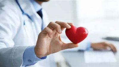 علماء يكتشفون العلاقة بين شرب السوائل وأمراض القلب