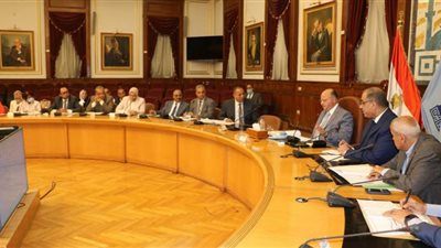 محافظ القاهرة يؤكد على تقديره لكافة العاملين بهيئة النظافة