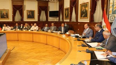 محافظ القاهرة: الاهتمام بالجمع السكنى وإحكام الرقابة على المتعهدين