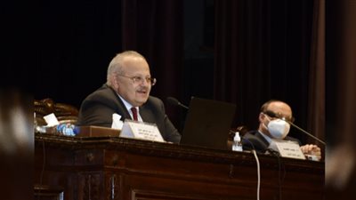 رئيس جامعة القاهرة يوجه باستكمال عمليات التطعيم ضد كورونا قبل بدء الدراسة