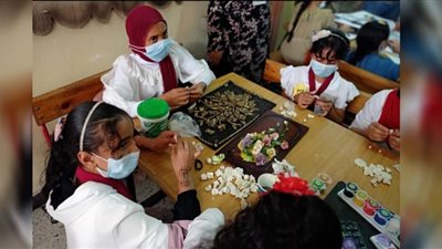 مستشارة التربية الفنية تشهد فعاليات معرض 