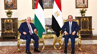 السيسي يستقبل الرئيس الفلسطيني ويعقد جلسة مباحثات ثنائية بقصر الاتحادية