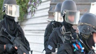 فرنسى مختل عقليًا يهدد بتقليد 