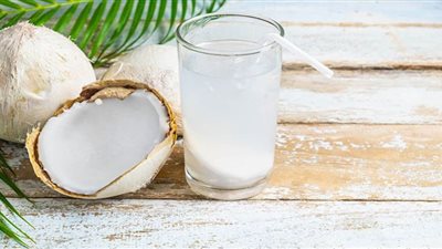 يحمي القلب ومفيد للهضم.. 5 فوائد لماء جوز الهند