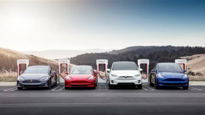 وكالة سلامة المرور الأمريكية تأمر تسلا بمشاركة بيانات الطيار الآلي