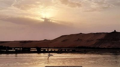 (صور) غيوم وتقلبات جوية في أسوان