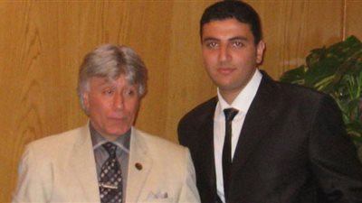 طالب بالأزهر يؤلف كتابًا فى الصيدلة لزملائه