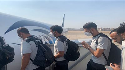بالصور.. مصر للطيران تسير رحلة خاصة لنقل المنتخب الوطني لكرة القدم إلى الجابون