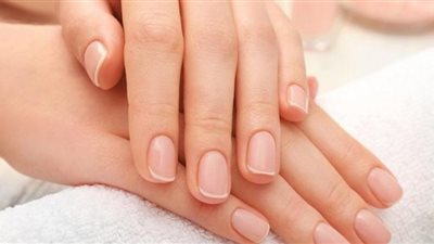 طبيب يحذر: علامة في الأظافر تشير إلى الإصابة بسرطان نادر