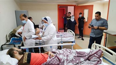 محافظ الغربية يزور الطفلة هنا رضا ويوجه برعاية والديها