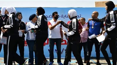 وزير الشباب والرياضة يكرم أندية ومراكز شباب البحر الأحمر