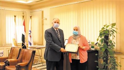 تكريم المحالين للتقاعد بالقابضة للمطارات