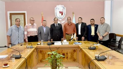 مقترحات تحسين الجهاز الإداري على مائدة اجتماعات جامعة سوهاج